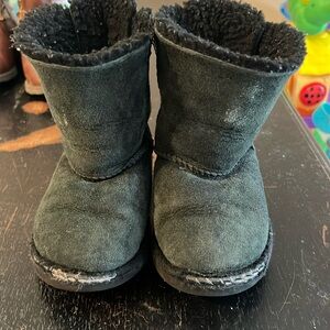 Black Uggs
